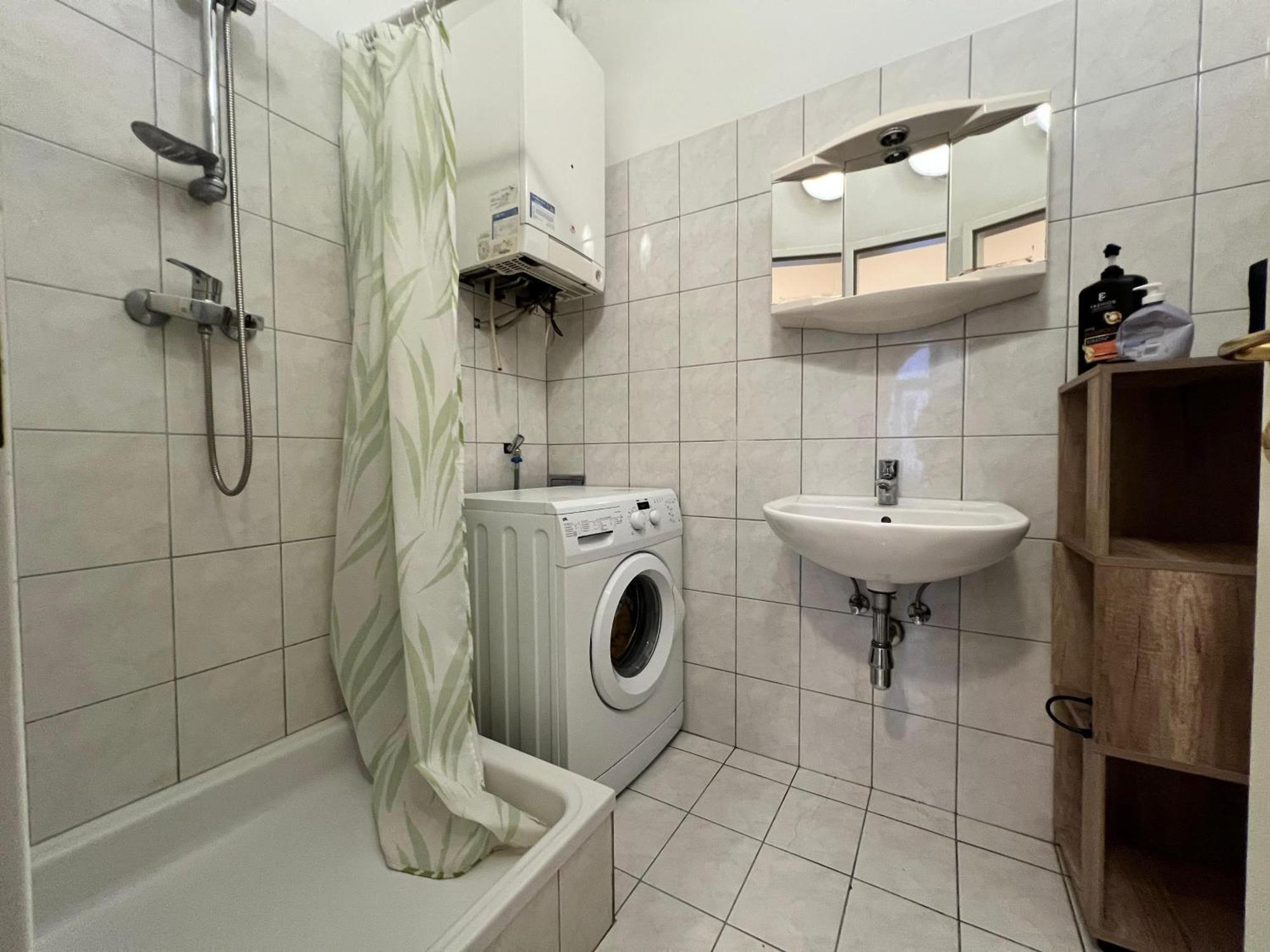 וינה Charming 1Br Apartment Perfect For Long Stays מראה חיצוני תמונה