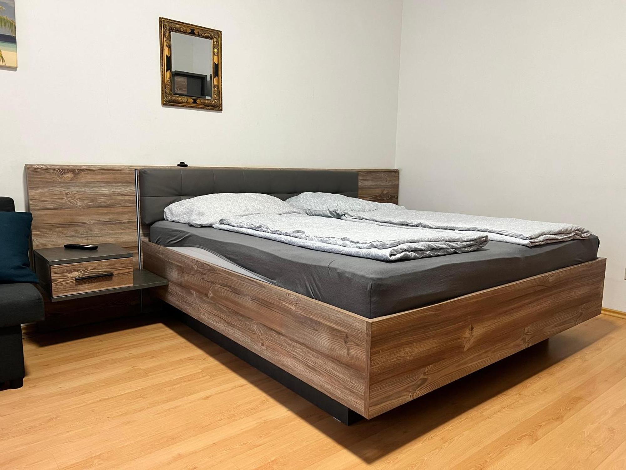 וינה Charming 1Br Apartment Perfect For Long Stays מראה חיצוני תמונה